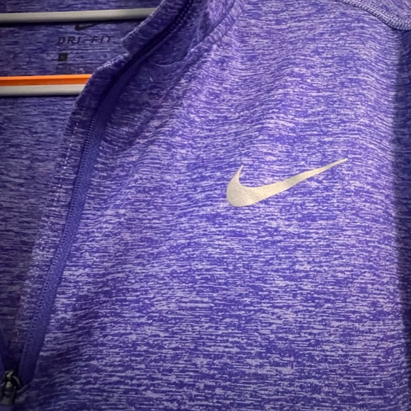 EUC Authentic Nike long sleeve women’s Dry Fit Running Top in a heathery purple - Picture 4 of 16